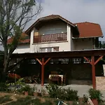 Apartment Feher Rozsa