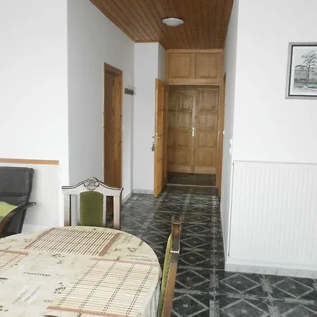 Feher Rozsa Apartmán *