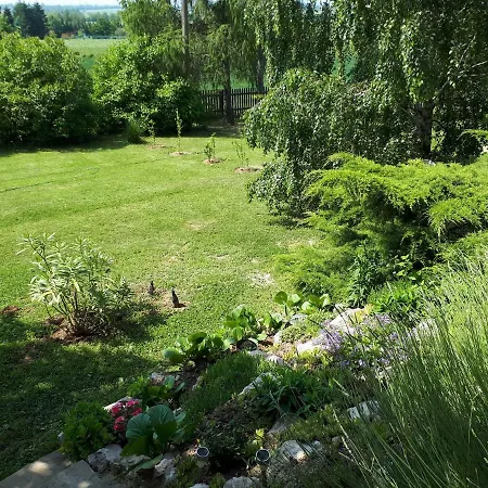 Feher Rozsa Apartmán *