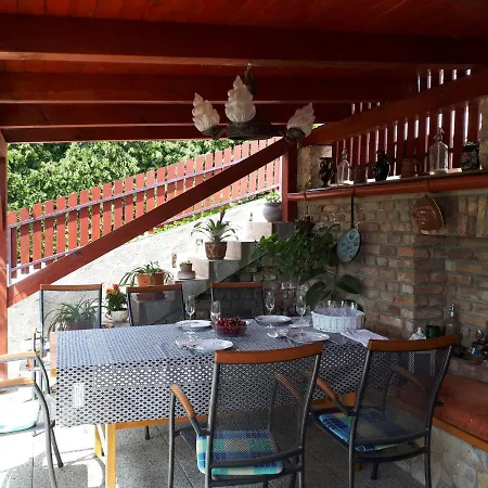 Feher Rozsa تشيرستوموي