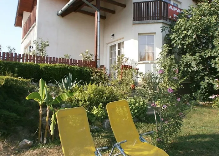 Feher Rozsa شقة تشيرستوموي