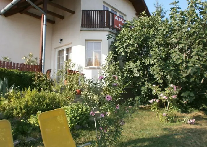 Feher Rozsa تشيرستوموي