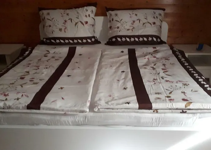 Feher Rozsa צ'רסגטומאי